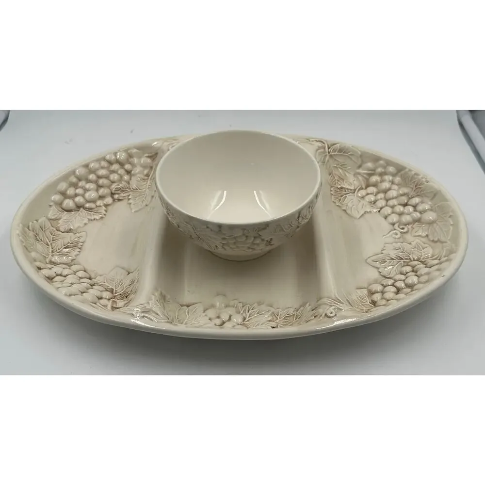 Harry And David Grapes Embossed Ivory 16.5